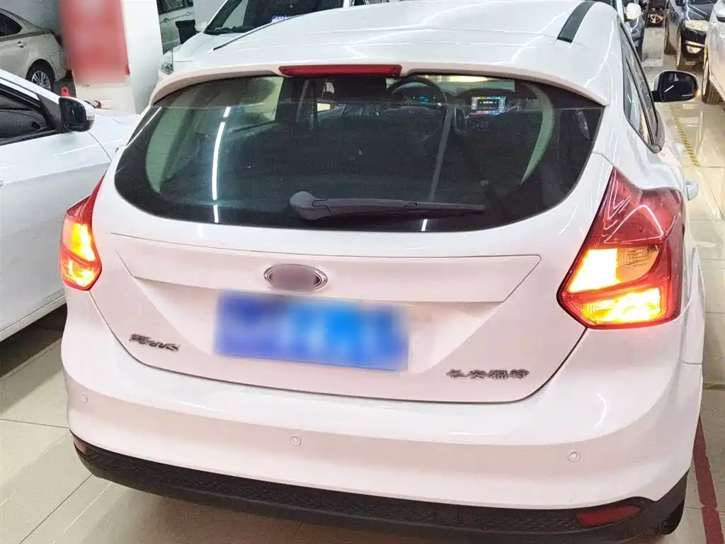 Focus Hatchback 1.6 L Auto Comfort
