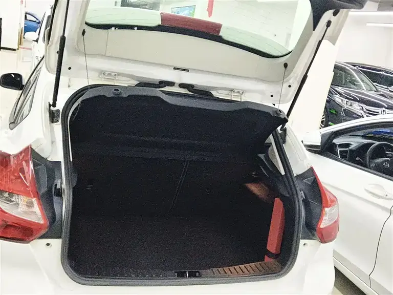 Ford Focus Hatchback 1.6 L Auto Comfort
