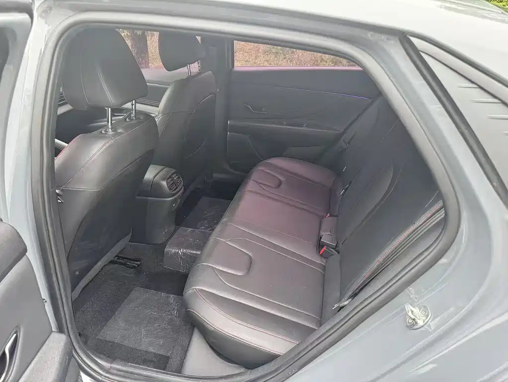 Elantra 240 TGDi DCT LUX Distinguished