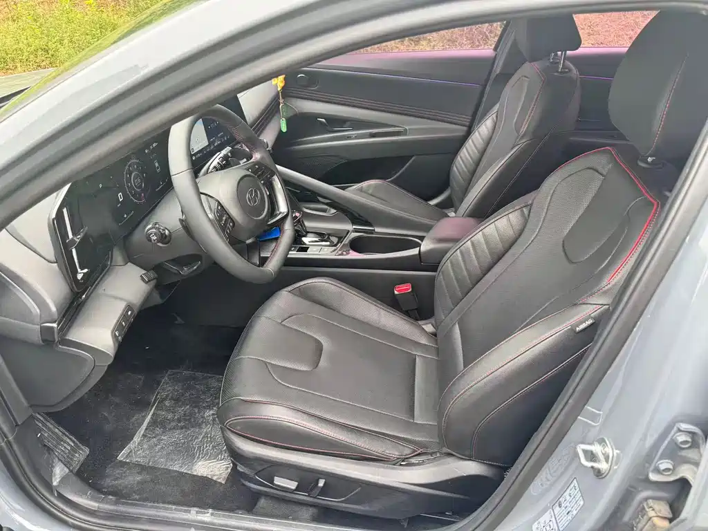 Elantra 240 TGDi DCT LUX Distinguished