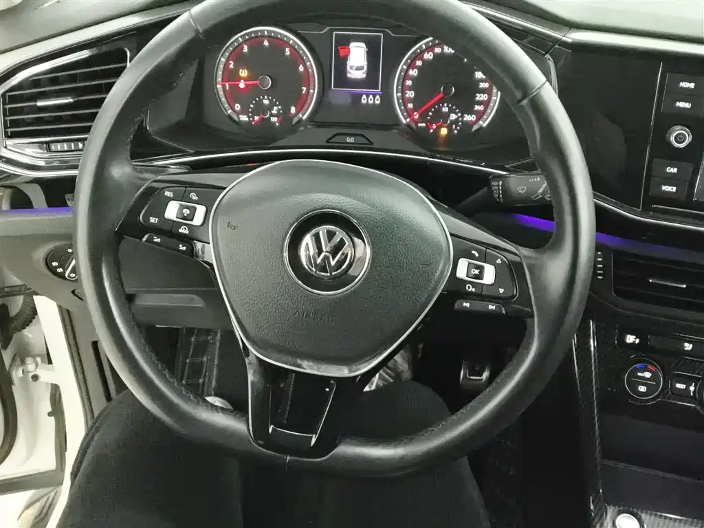 Tayron 330 TSI 2 WD Luxury CN-V