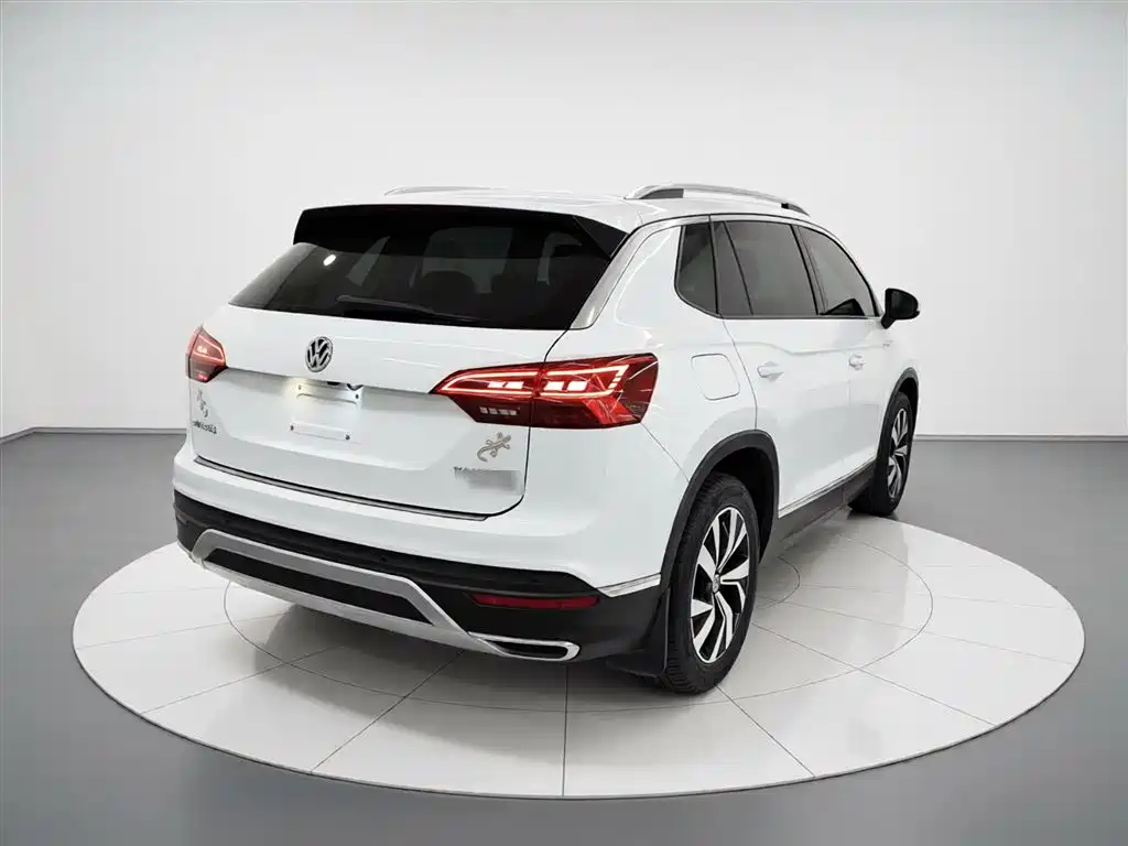 Tayron 330 TSI 2 WD Luxury CN-V