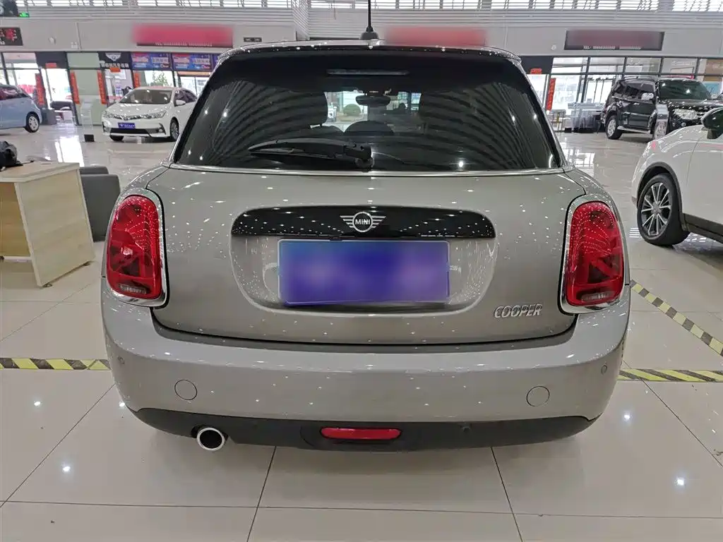 MINI 1.5 T COOPER Artist 5-door