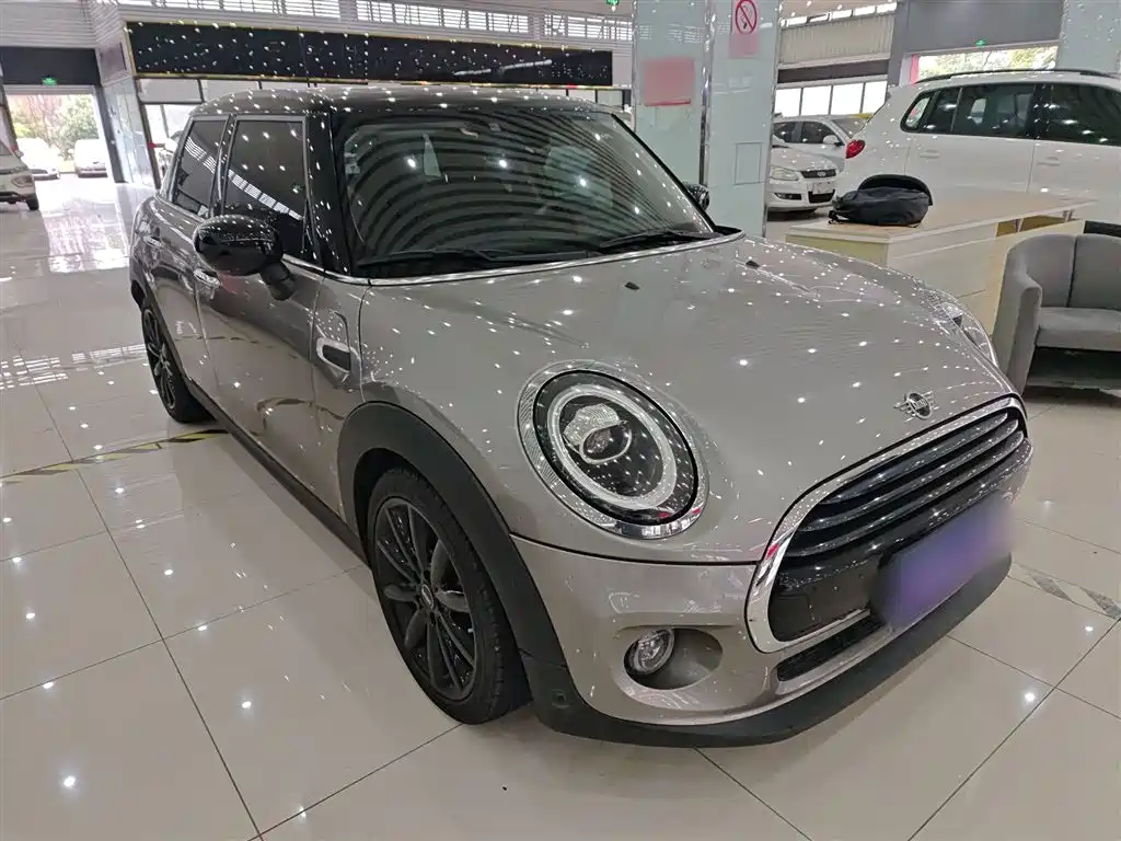 MINI 1.5 T COOPER Artist 5-door
