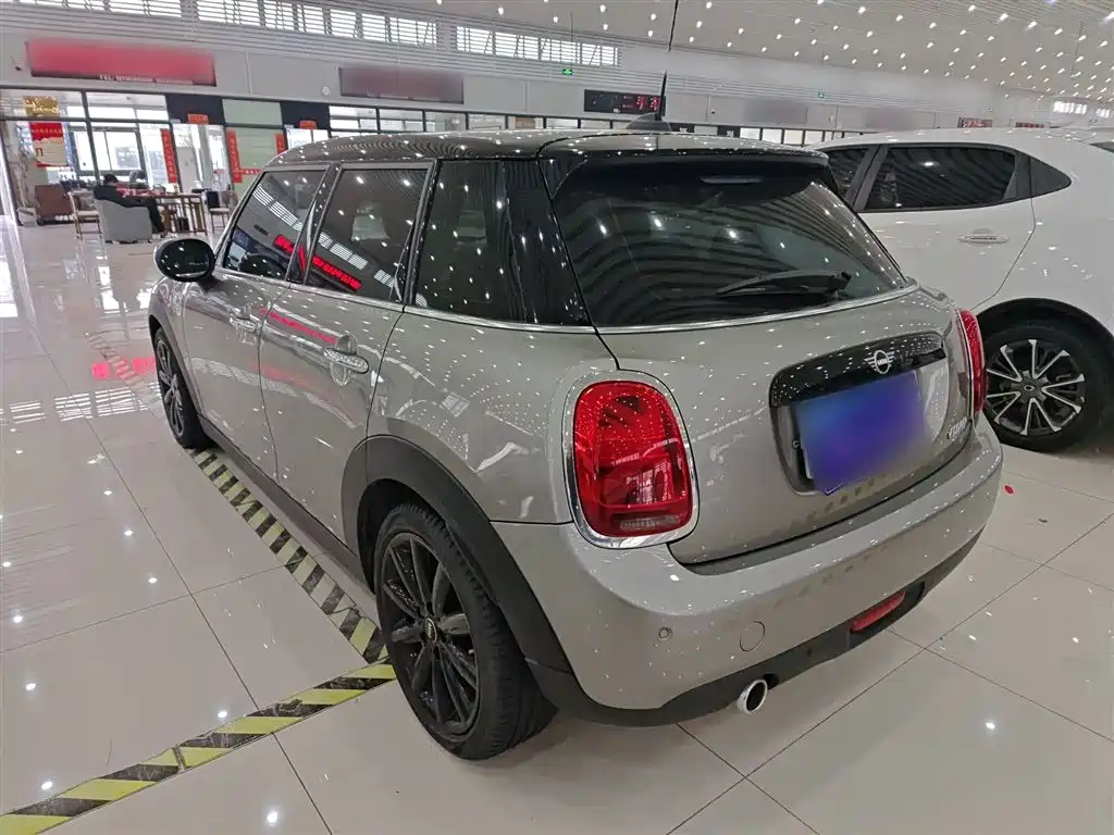 MINI 1.5 T COOPER Artist 5-door