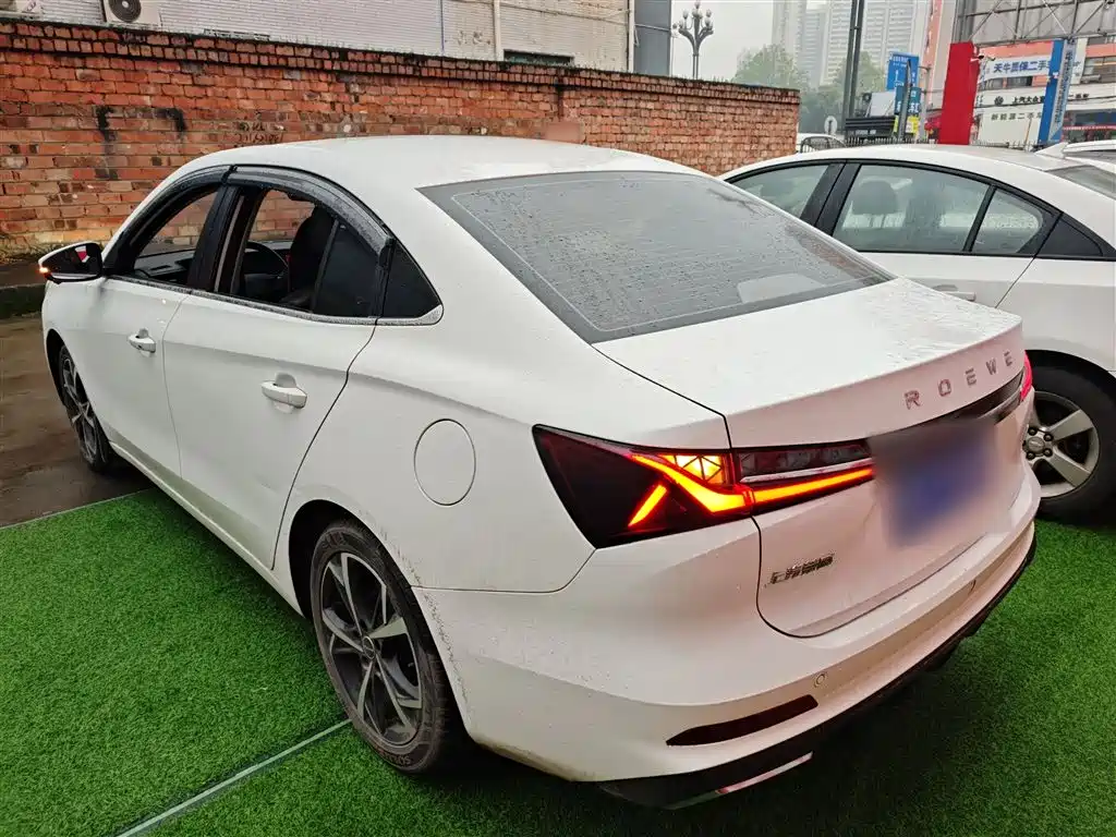 Roewe i5 1.5 L CVT Honored
