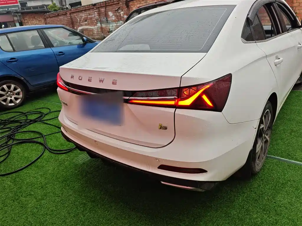 Roewe i5 1.5 L CVT Honored