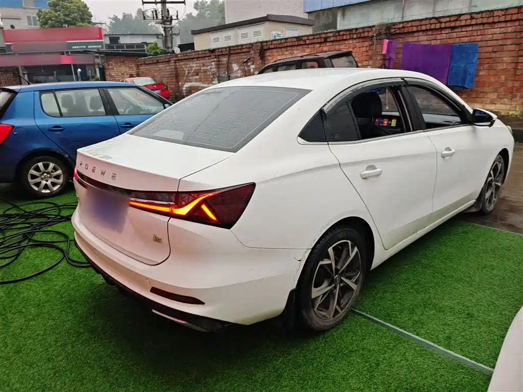 Roewe i5 1.5 L CVT Honored