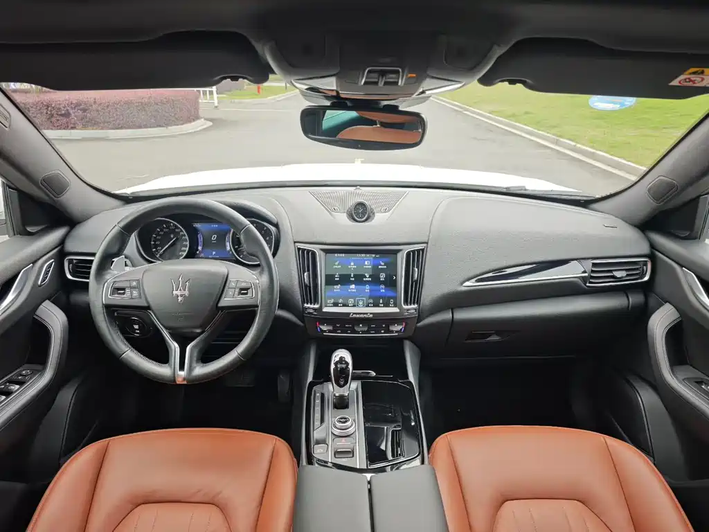 Levante 3.0 T Standard