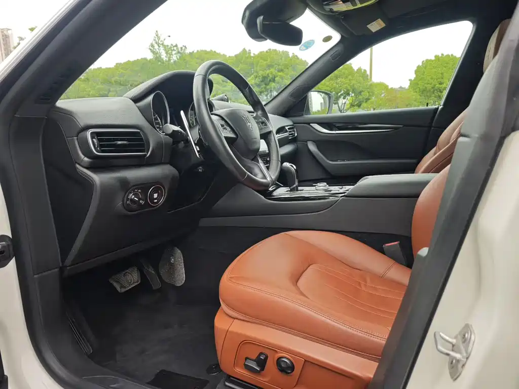 Levante 3.0 T Standard