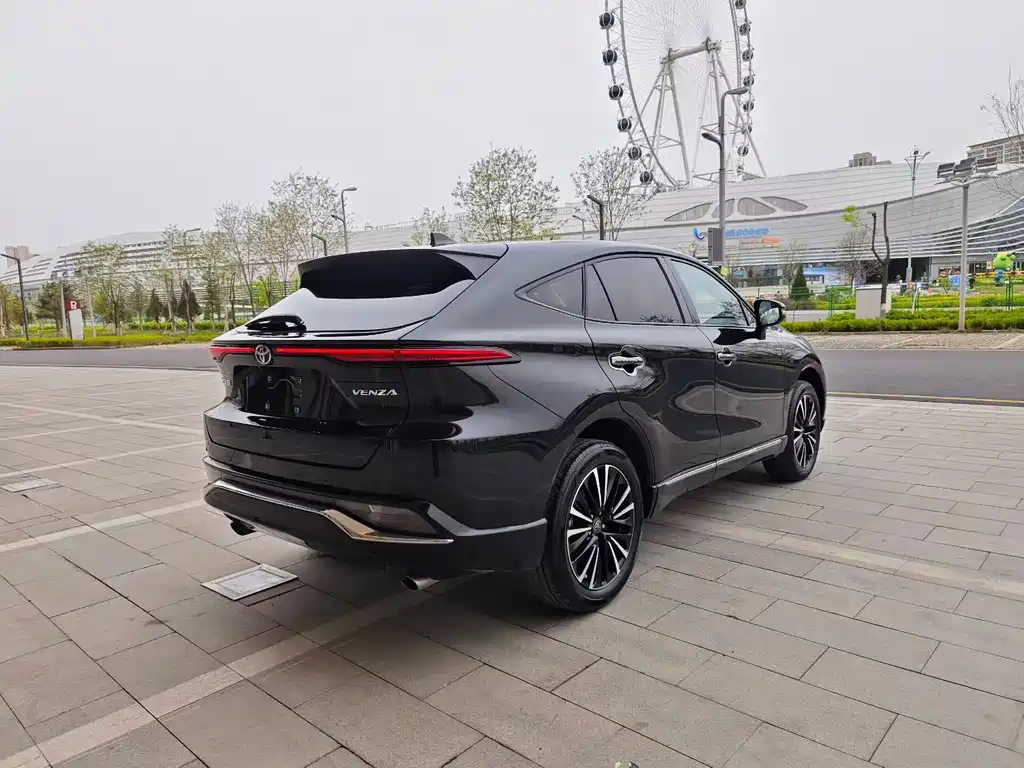Venza 2.0 L CVT 2 WD Distinguished