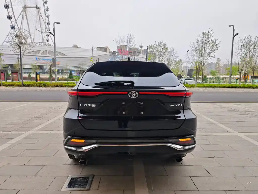 Venza 2.0 L CVT 2 WD Distinguished
