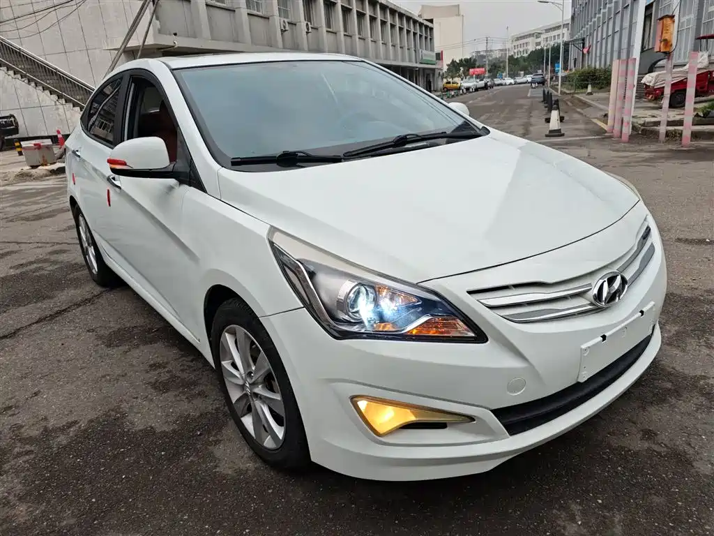 Accent 1.4 L Manual Top TOP