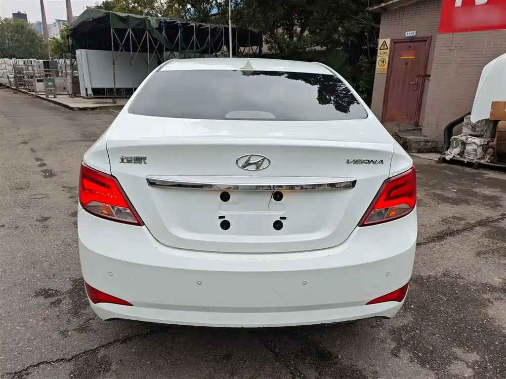 Accent 1.4 L Manual Top TOP