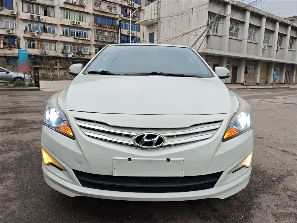 Accent 1.4 L Manual Top TOP