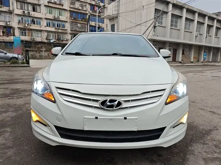 Hyundai Accent 1.4 L Manual Top TOP