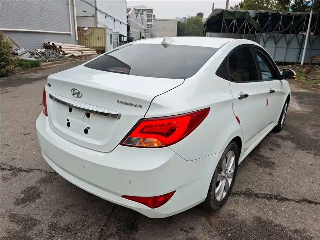 Accent 1.4 L Manual Top TOP
