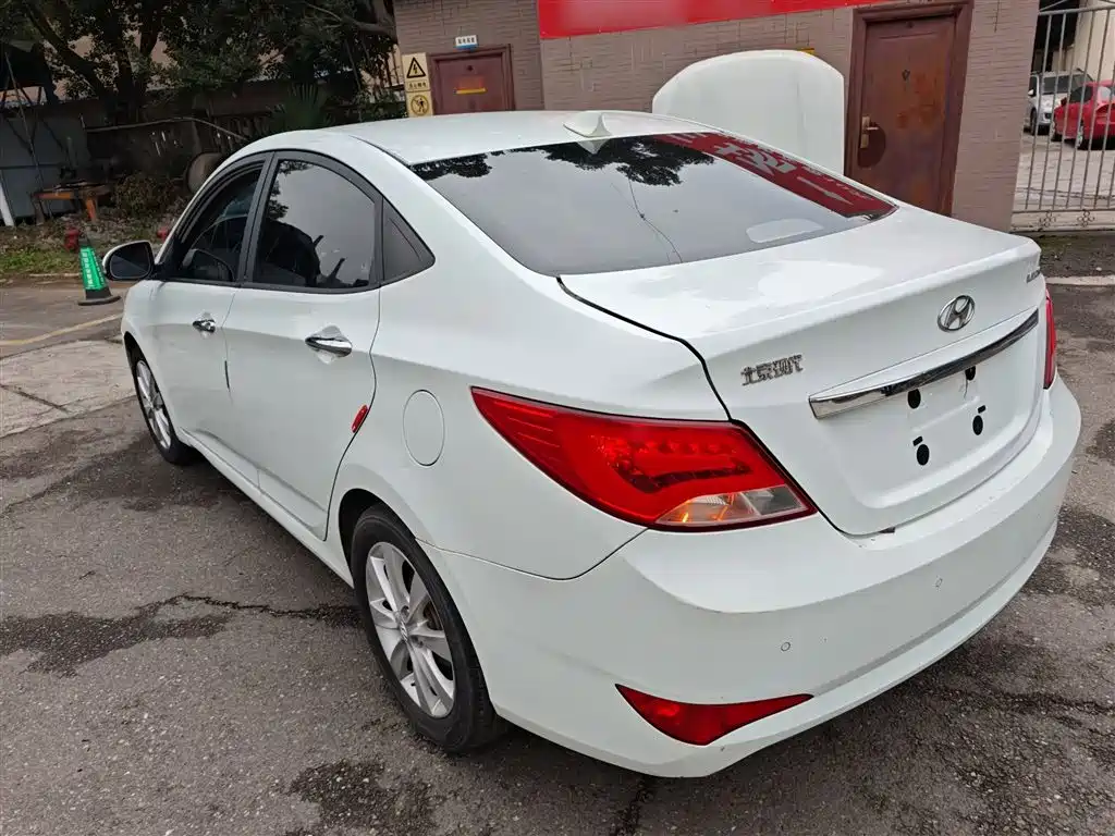 Accent 1.4 L Manual Top TOP