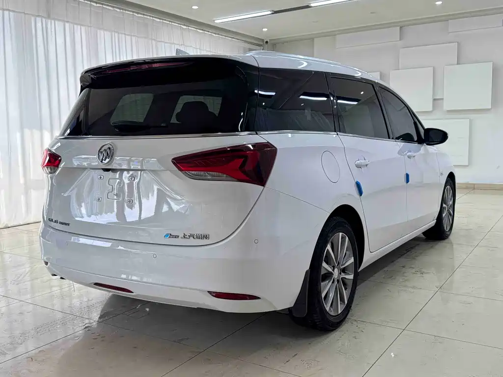 Buick GL6 323 T Light Hybrid Connected Luxury