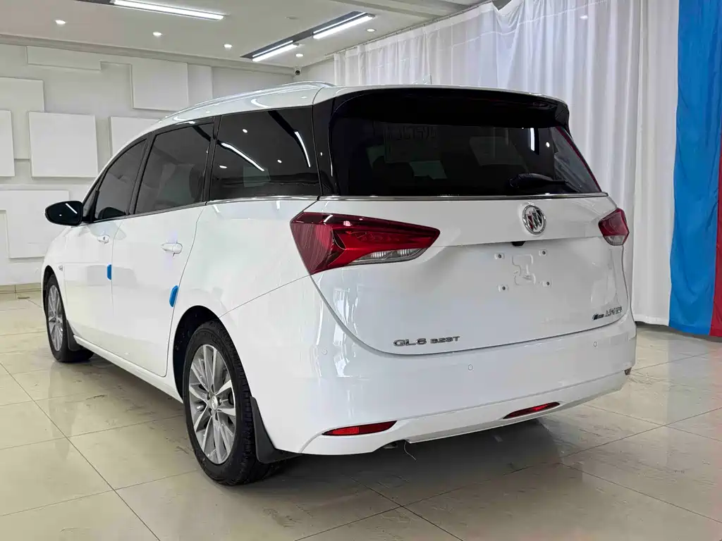 Buick GL6 323 T Light Hybrid Connected Luxury
