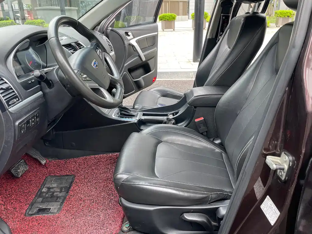 Emgrand Sedan 1.5 L CVT Upward