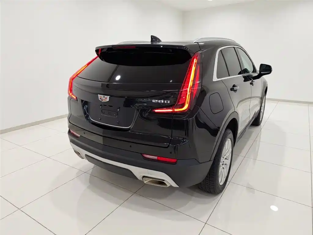 Cadillac XT4 28 T 2 WD Leading