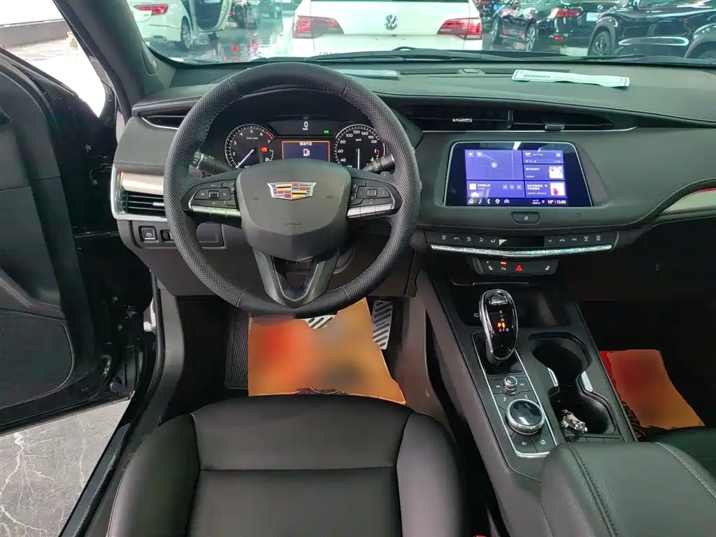 Cadillac XT4 28 T 2 WD Leading