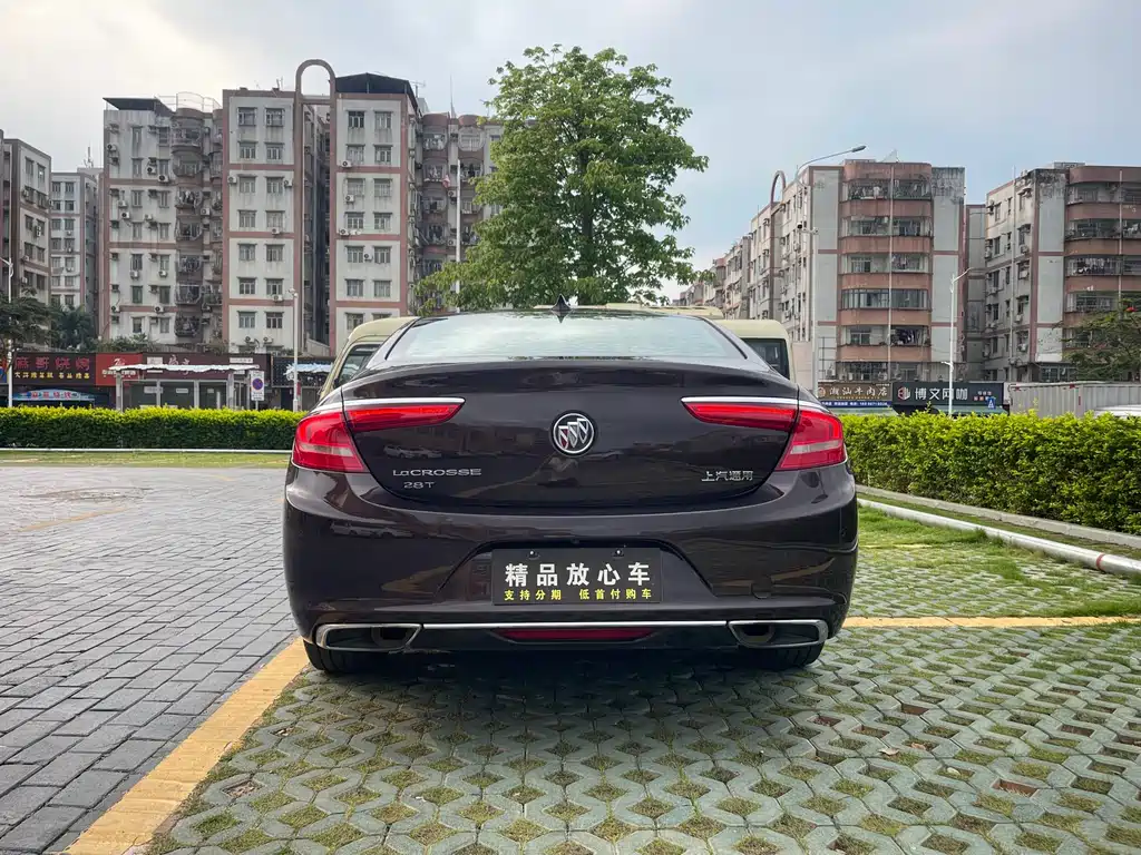 LaCrosse 28 T Luxury