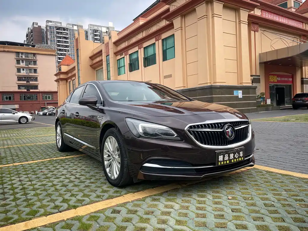 LaCrosse 28 T Luxury