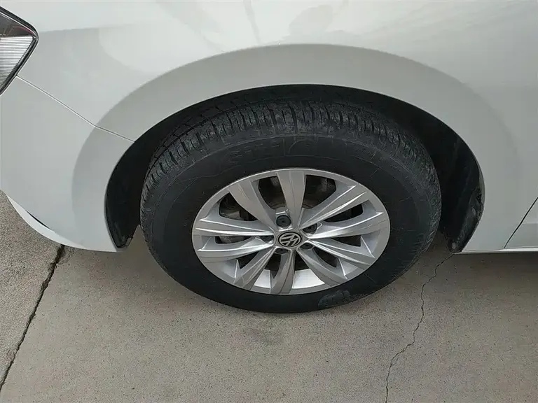 Volkswagen Bora 1.6 L Auto Fashion