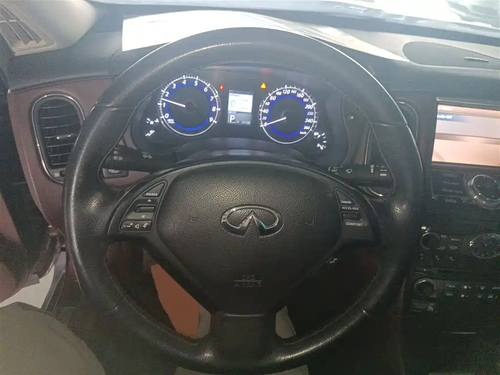 Infiniti QX50 (Import) 2.5 L 2 WD Grace
