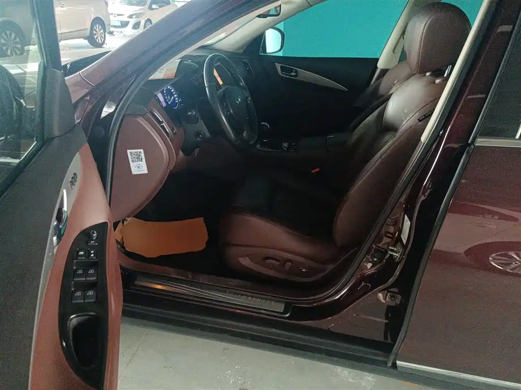 Infiniti QX50 (Import) 2.5 L 2 WD Grace