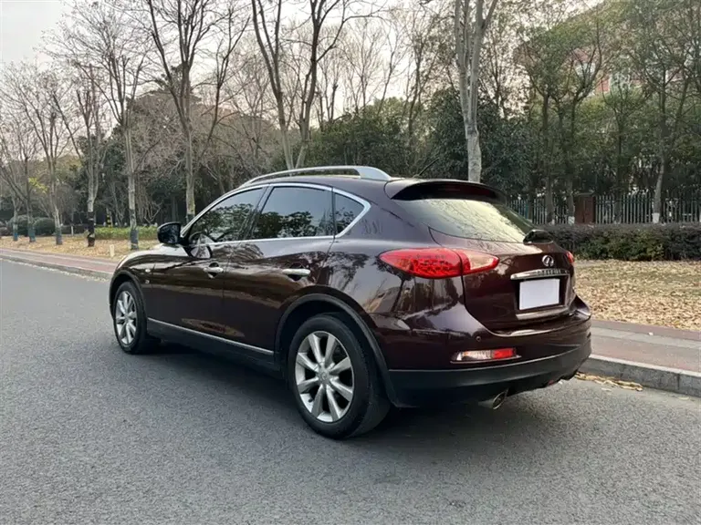 Infiniti QX50 (Import) 2.5 L 2 WD Grace