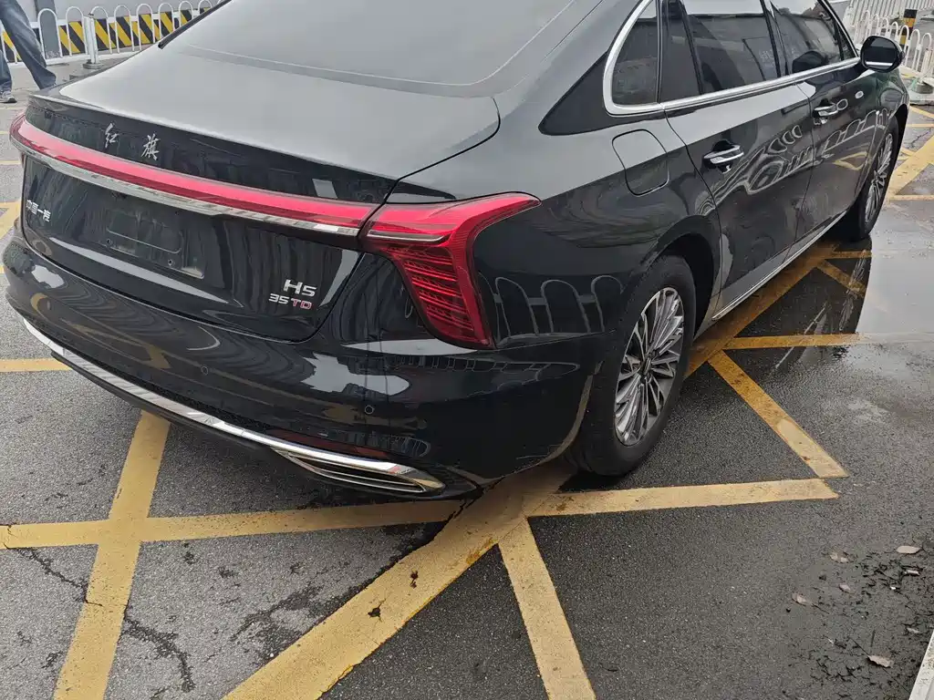 Hongqi H5 1.5 T DCT Connected Flagship Joy
