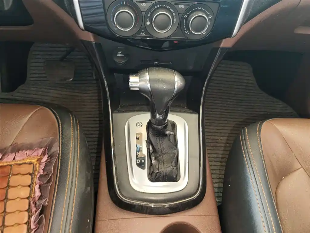 Fengxing SX6 1.6 L CVT Luxury