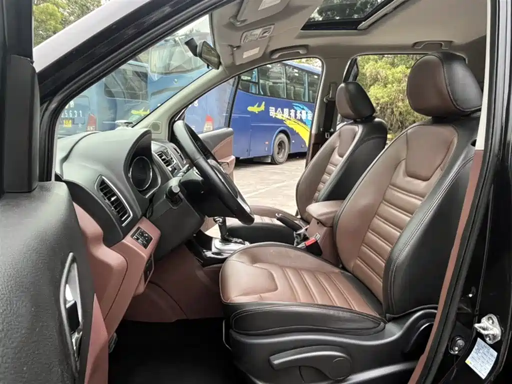 Fengxing SX6 1.6 L CVT Luxury