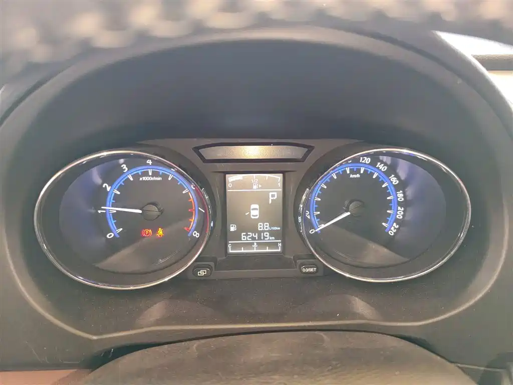 Fengxing SX6 1.6 L CVT Luxury