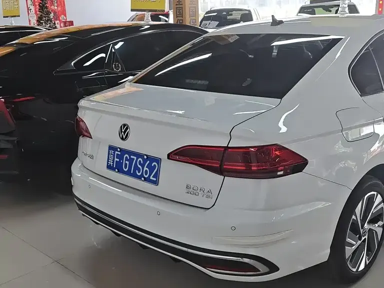 Volkswagen Bora 200 TSI DSG Joy Travel Navigation