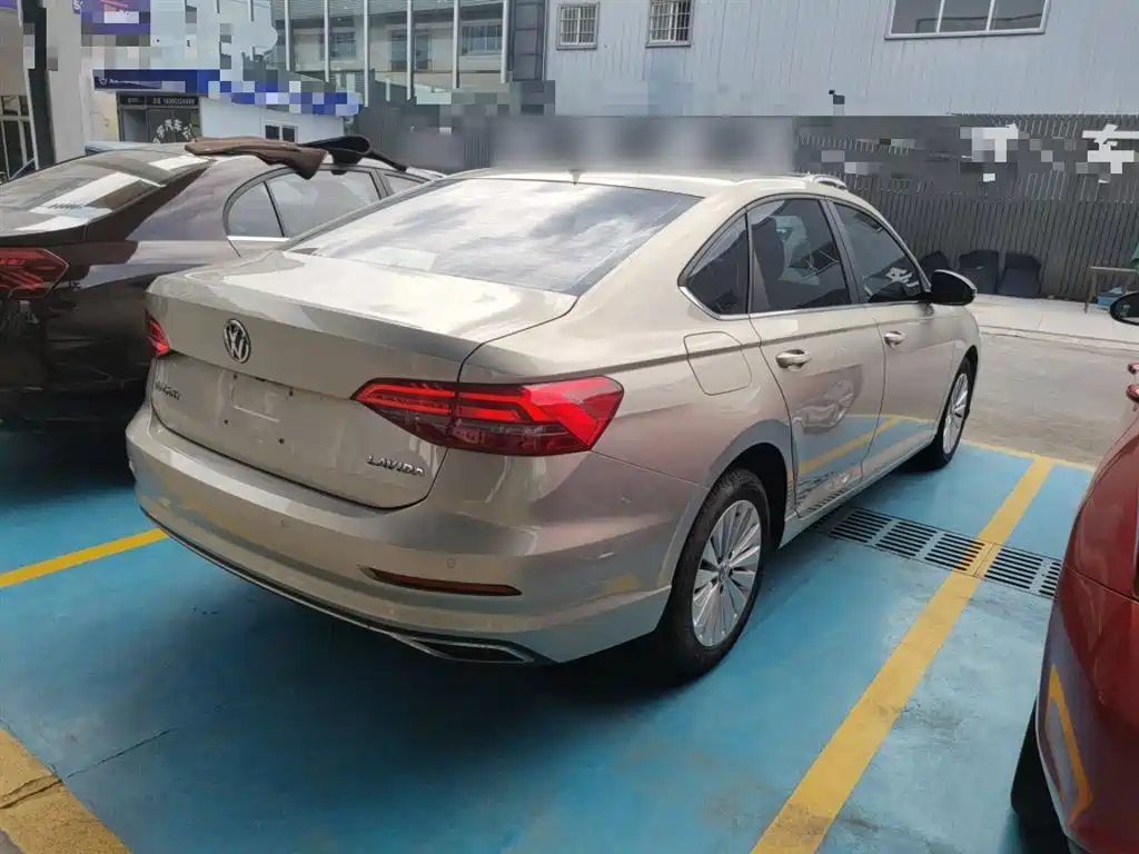 Lavida 1.5 L Auto Comfort CN-VI