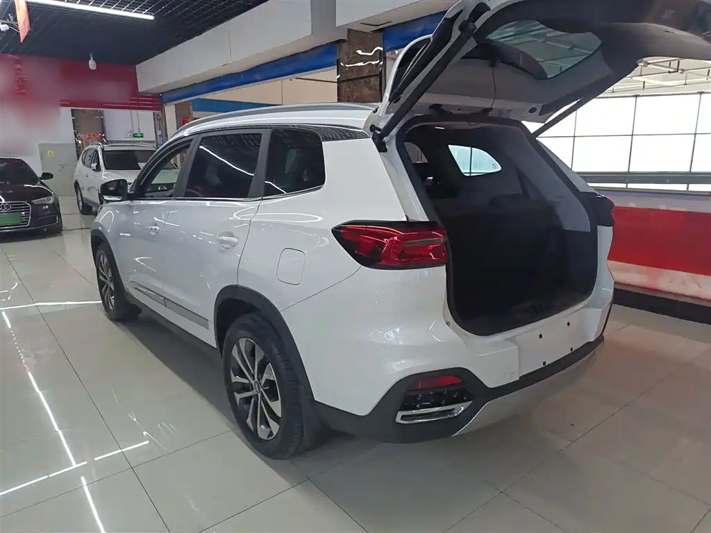 Tiggo 8 1.5 TCI Auto Distinguished 7-seat
