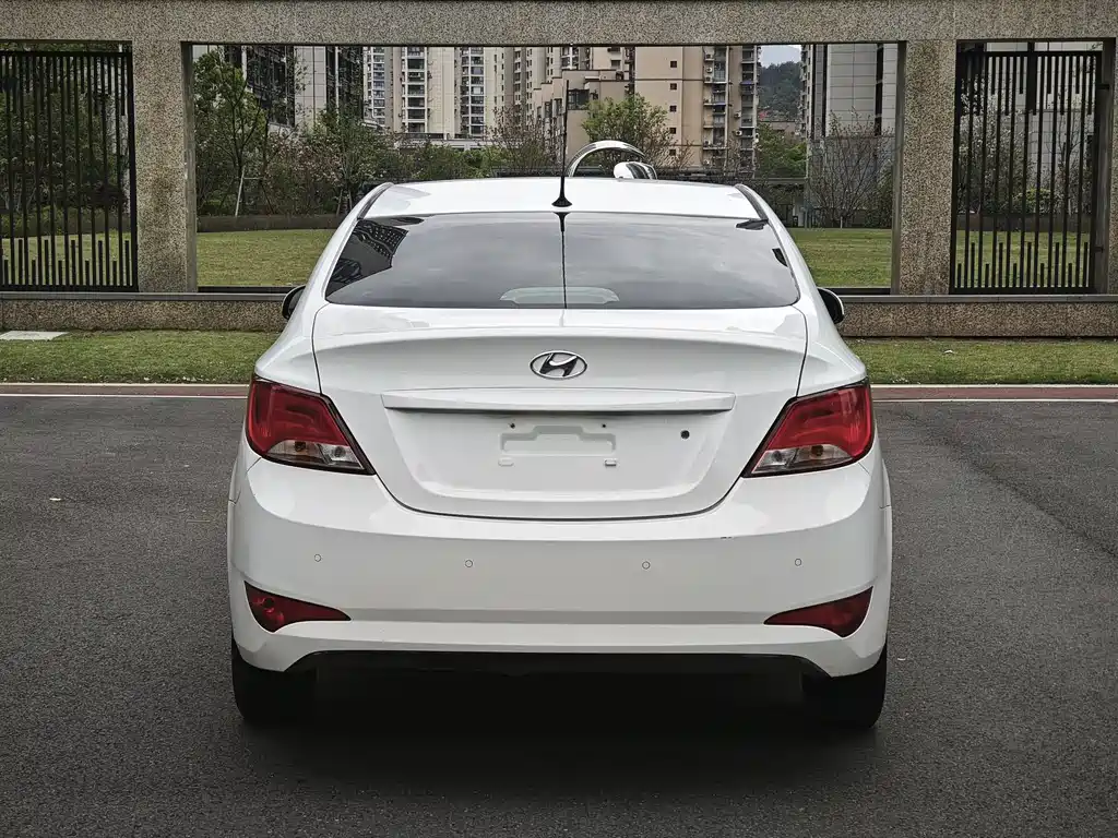 Accent 1.4 L Auto Intelligent GLS