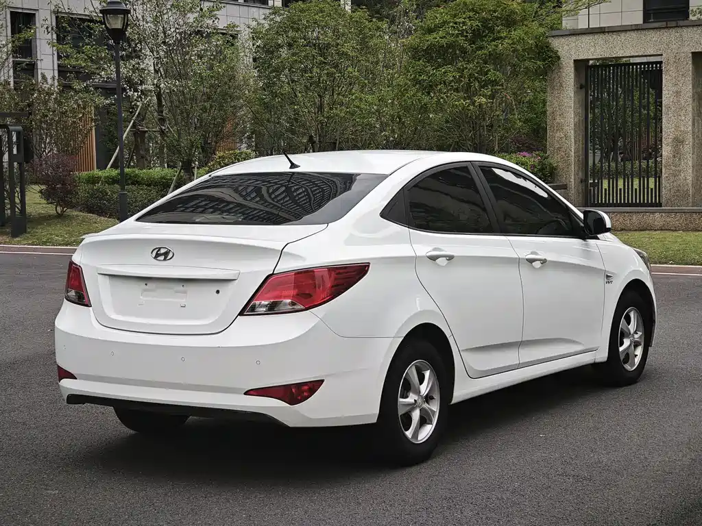 Accent 1.4 L Auto Intelligent GLS