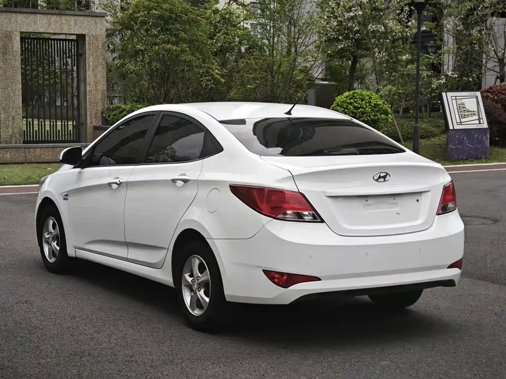 Accent 1.4 L Auto Intelligent GLS