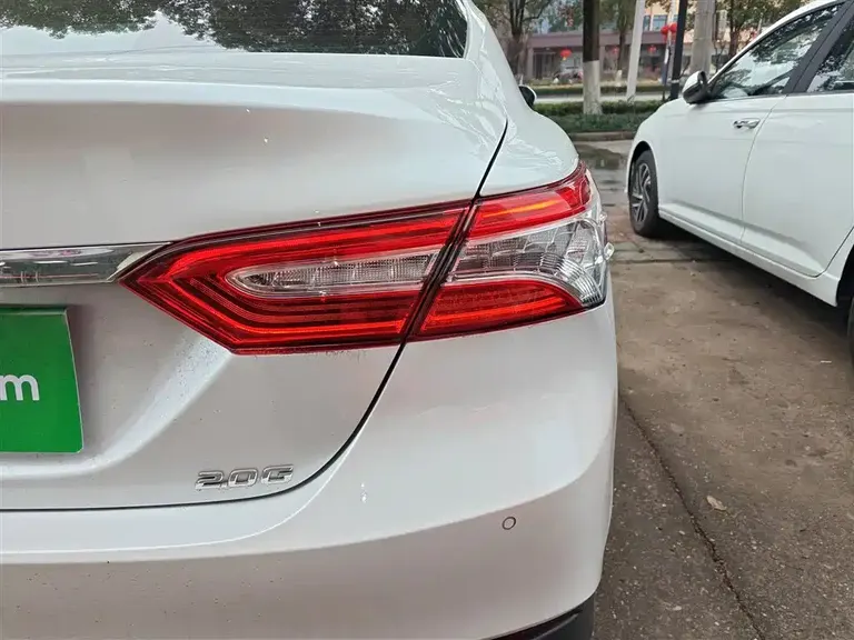 Toyota Camry 2.0 G Luxury