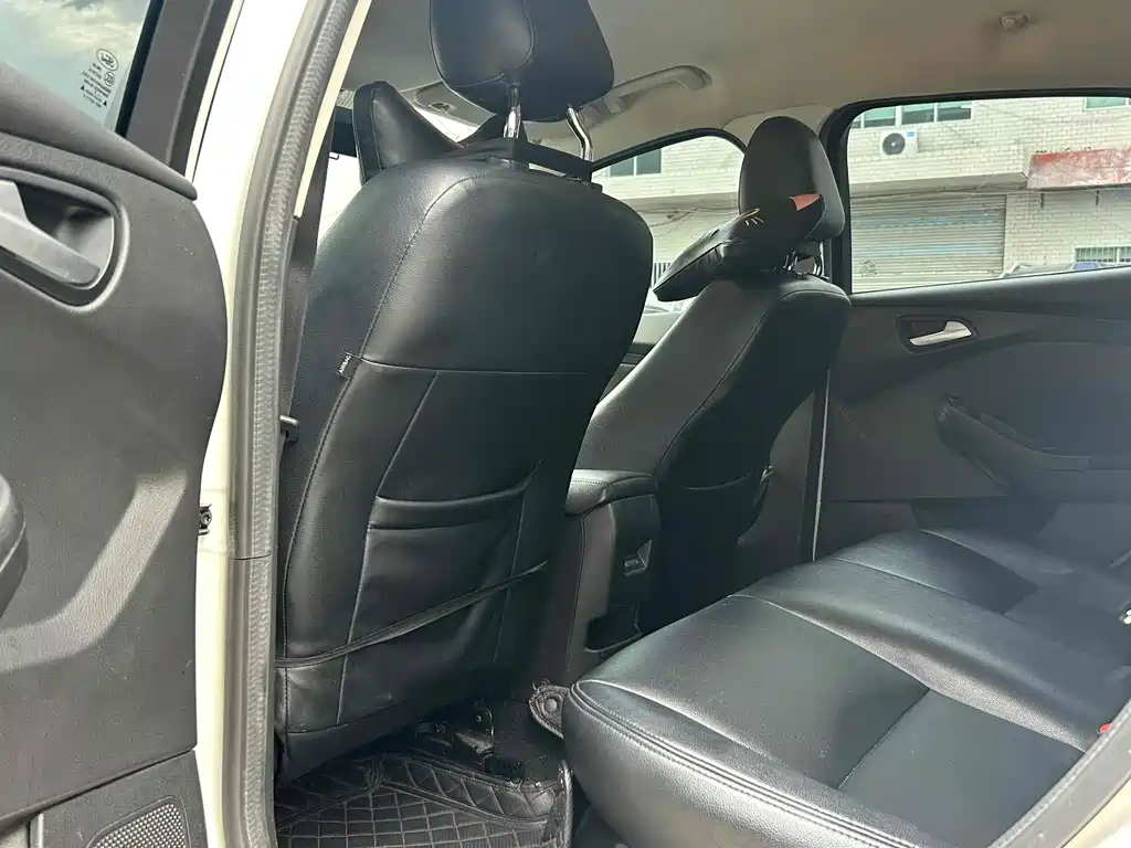 Focus Hatchback 1.6 L Auto Comfort Smart Travel