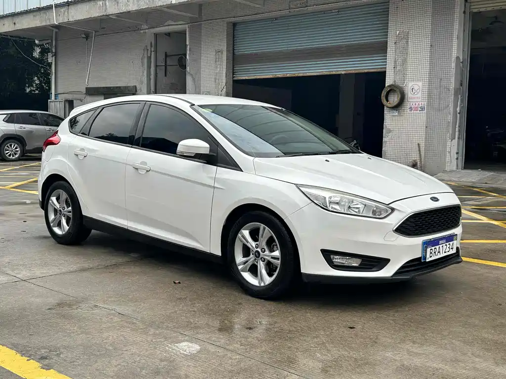 Focus Hatchback 1.6 L Auto Comfort Smart Travel