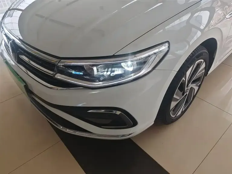 Volkswagen Bora 300 TSI DSG Supreme Travel