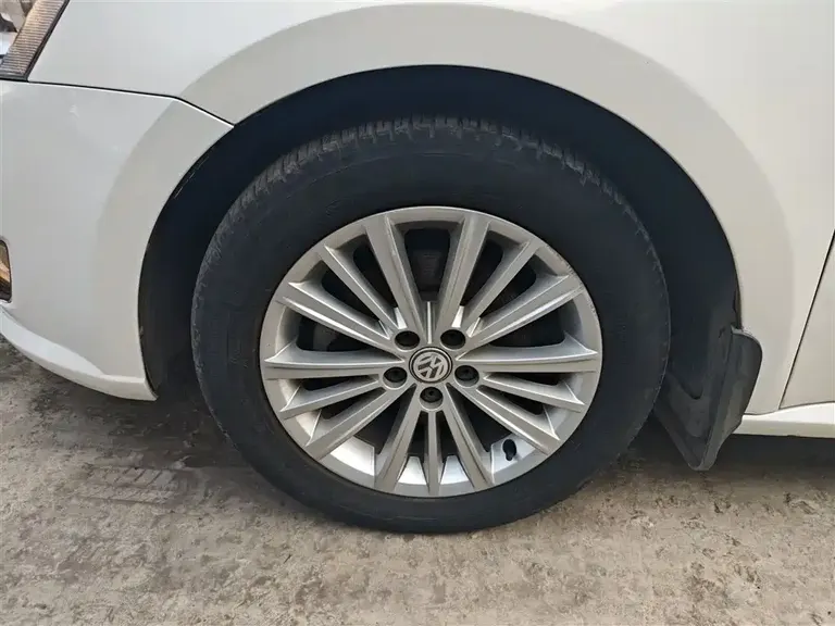 Volkswagen Gran Lavida 1.6 L Auto Comfort