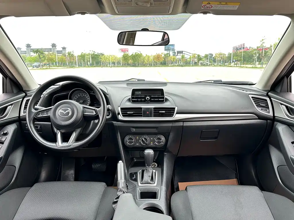 Mazda 3 Axela Cloud Control Sedan 1.5 L Auto Comfort CN-V