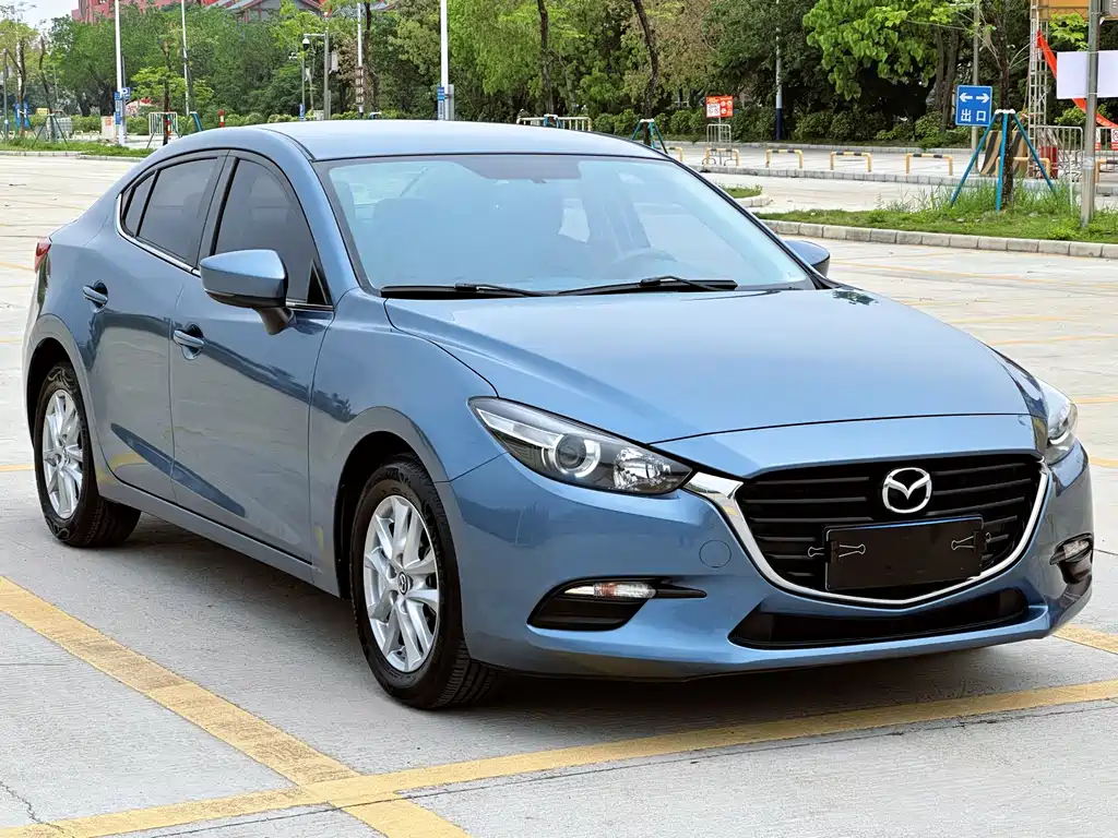 Mazda 3 Axela Cloud Control Sedan 1.5 L Auto Comfort CN-V